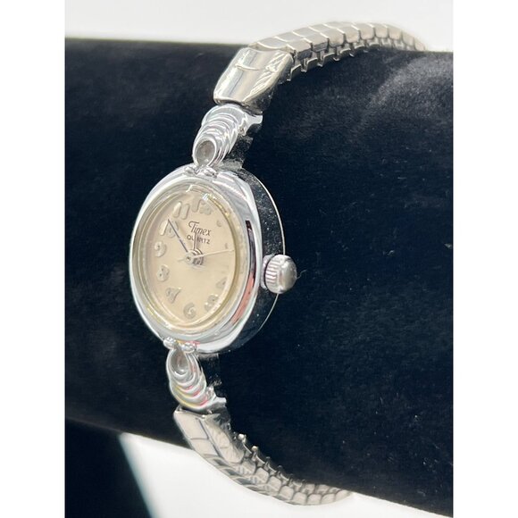 Vintage Timex Quartz Ladies Watch Silver Stainless Steel Bracelet Oval Face - Picture 2 of 5